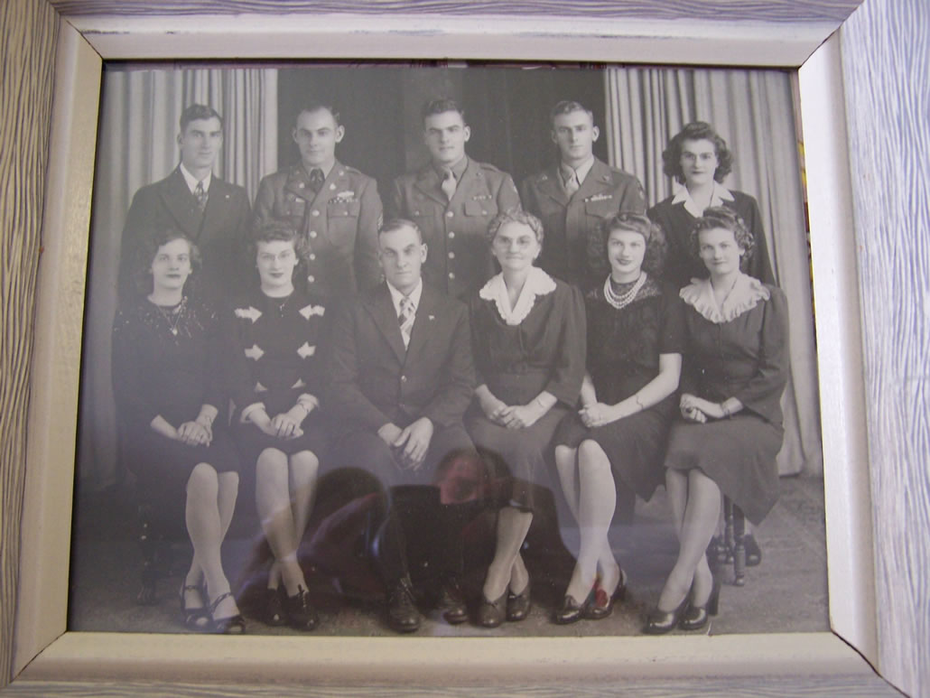 The Dtinkwine's Grandpa is last male on the right top row